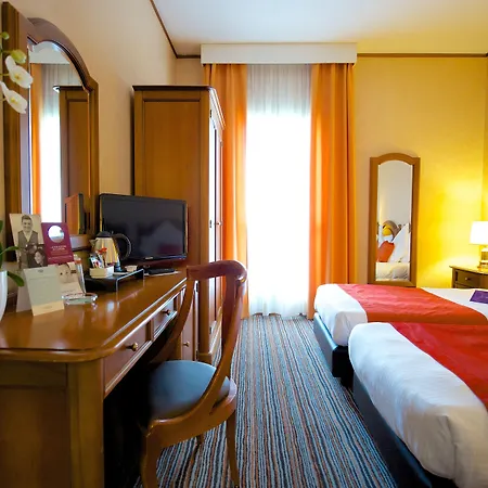 머큐어 센트로 호텔 4*